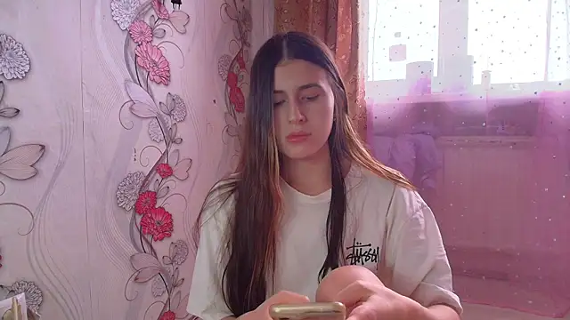 Snapshot of KristinaScott chatting on November 28, 2025, 11:21 am KristinaScott online show from November 28, 2025, 11:21 am