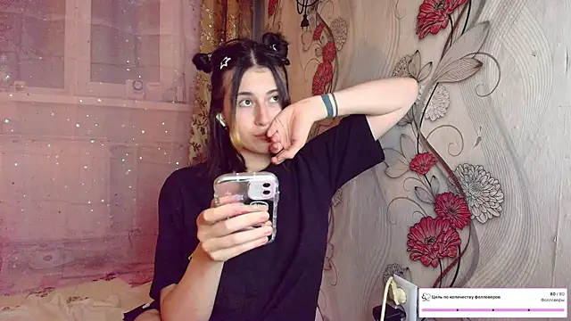 Snapshot of KristinaScott chatting on December 5, 2025, 3:43 pm KristinaScott online show from December 5, 2025, 3:43 pm