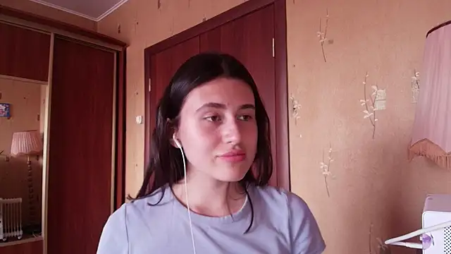 KristinaScott online show from April 19, 2026, 4:19 pm