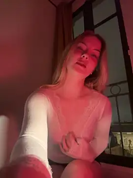 Snapshot of Josefinswe chatting on November 19, 2025, 8:42 pm Josefinswe online show from November 19, 2025, 8:42 pm