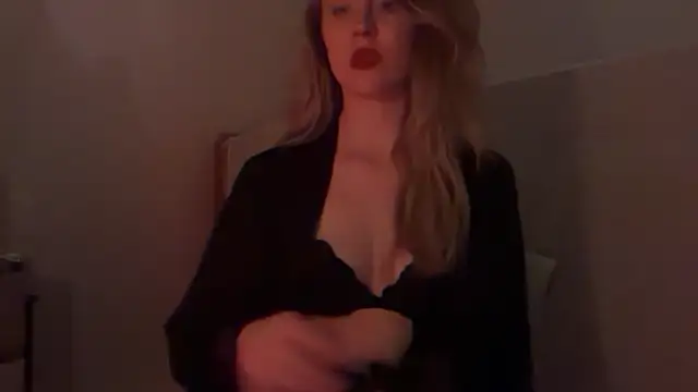 Snapshot of Josefinswe chatting on February 28, 2026, 9:25 pm Josefinswe online show from February 28, 2026, 9:25 pm