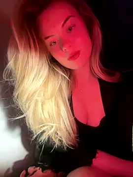 Snapshot of Josefinswe chatting on November 25, 2025, 9:26 pm Josefinswe online show from November 25, 2025, 9:26 pm