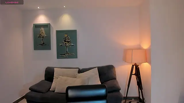 HaileyRoss  online show from February 9, 2026, 11:52 am