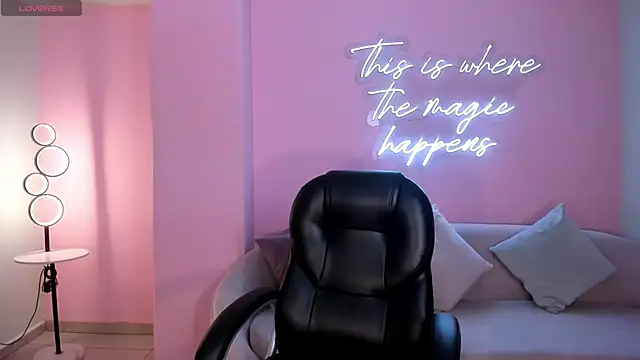 SophieLanne online show from March 6, 2026, 4:07 am