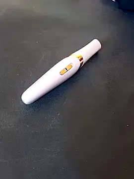 Snapshot of _-_-menina__veneno_-_- chatting on November 15, 2025, 10:52 am - -menina veneno - - online show from November 15, 2025, 10:52 am