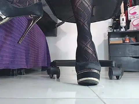 mistress feet online show from November 14, 2025, 9:18 pm