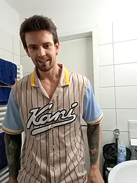 Snapshot of Mystery_Mark chatting on February 18, 2026, 6:26 pm Mystery Mark online show from February 18, 2026, 6:26 pm