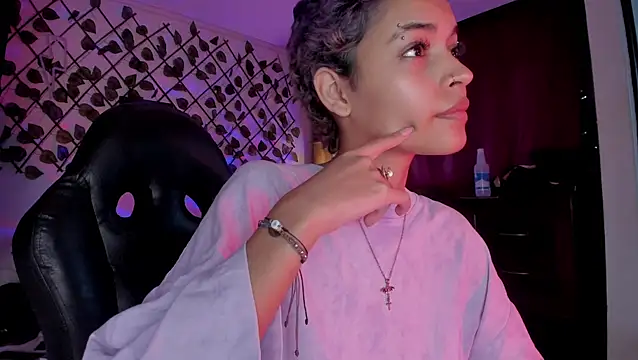 Anny Kiitty online show from February 2, 2026, 3:27 am