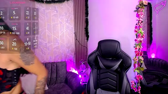 Tiny Mooore1 online show from November 18, 2025, 11:46 am