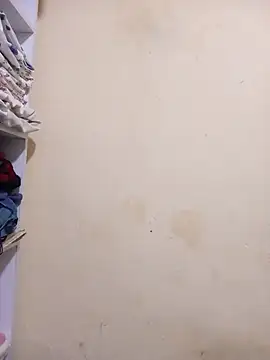 honeypot224 online show from April 17, 2026, 4:04 am