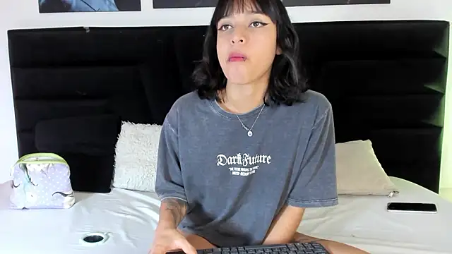 Snapshot of LiilithStonne chatting on February 2, 2026, 12:37 pm LiilithStonne online show from February 2, 2026, 12:37 pm