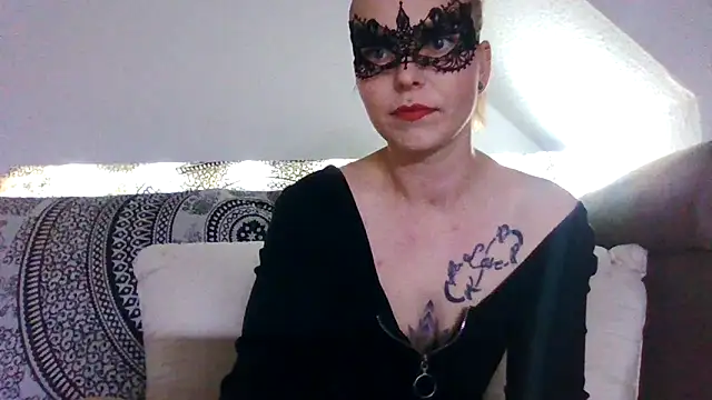 Snapshot of Vulva_Koenigin97 chatting on November 19, 2025, 8:20 pm Vulva Koenigin97 online show from November 19, 2025, 8:20 pm