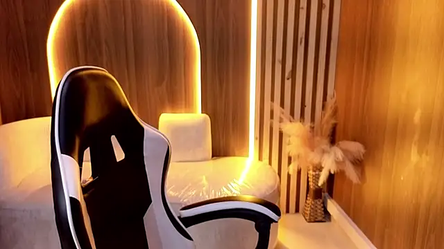 Peige Tx online show from December 15, 2025, 1:06 pm