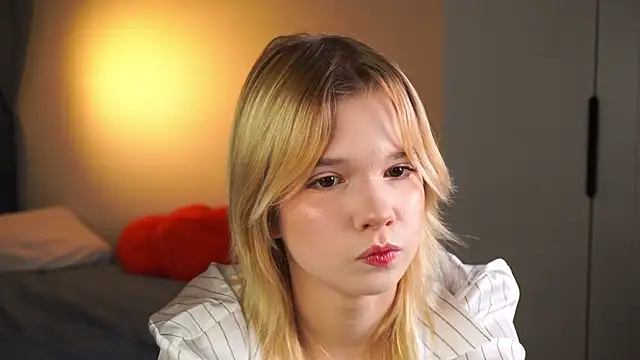 PhillisEsplin online show from November 23, 2025, 8:08 pm