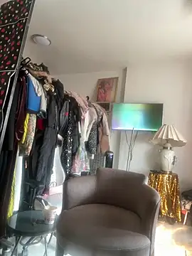 Motherbigbus online show from March 19, 2026, 4:51 pm