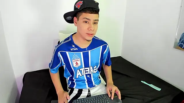 Lucastorrez01 online show from March 12, 2026, 12:27 am