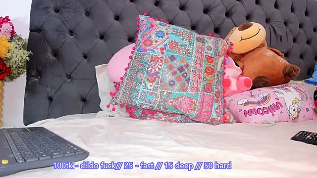 issabellaa04 online show from July 10, 2026, 1:27 am
