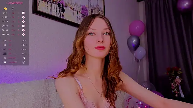 Snapshot of Alisavine chatting on April 22, 2026, 6:04 pm Alisavine online show from April 22, 2026, 6:04 pm