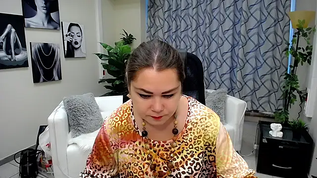 Snapshot of Susanna_S chatting on November 17, 2025, 4:49 am Susanna S online show from November 17, 2025, 4:49 am