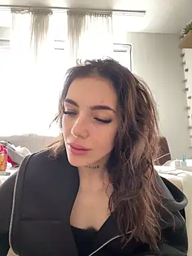 lunababy77 online show from February 15, 2026, 1:43 pm