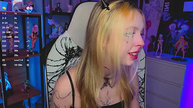 Snapshot of ElvenQueen chatting on November 17, 2025, 4:11 pm ElvenQueen online show from November 17, 2025, 4:11 pm