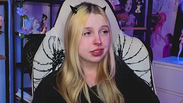 Snapshot of ElvenQueen chatting on December 5, 2025, 4:05 pm ElvenQueen online show from December 5, 2025, 4:05 pm