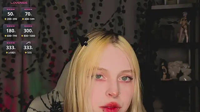 Snapshot of ElvenQueen chatting on February 22, 2026, 3:02 pm ElvenQueen online show from February 22, 2026, 3:02 pm