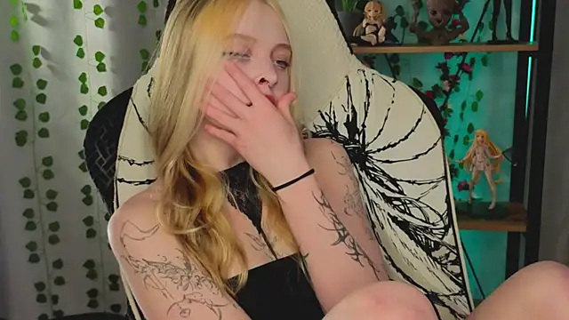 Snapshot of ElvenQueen chatting on February 28, 2026, 3:33 pm ElvenQueen online show from February 28, 2026, 3:33 pm