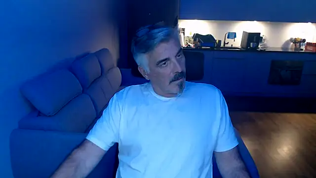 Buidapest online show from February 1, 2026, 3:10 pm