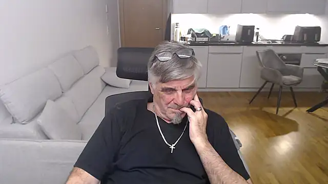 Buidapest online show from April 8, 2026, 11:28 pm