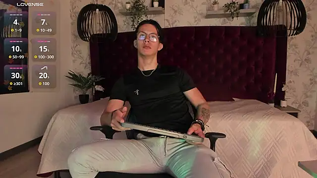 Snapshot of Brandon_starkk chatting on February 24, 2026, 11:44 am Brandon starkk online show from February 24, 2026, 11:44 am