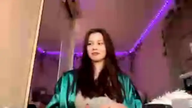 Snapshot of CutieSlim chatting on November 17, 2025, 6:06 am CutieSlim online show from November 17, 2025, 6:06 am