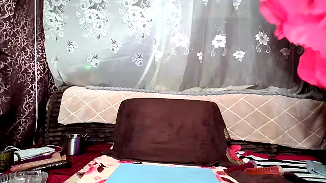 Kissingyouu online show from April 4, 2026, 8:37 pm