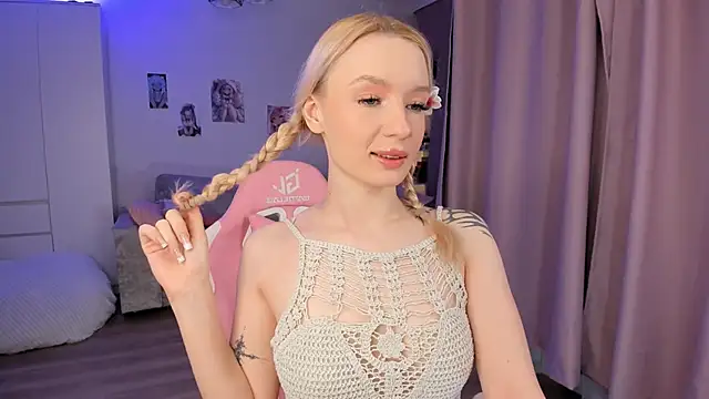 Snapshot of Tiffany_Paw chatting on January 17, 2026, 3:21 am Tiffany Paw online show from January 17, 2026, 3:21 am