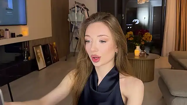 Snapshot of Jolienne chatting on June 7, 2026, 8:03 pm Jolienne online show from June 7, 2026, 8:03 pm