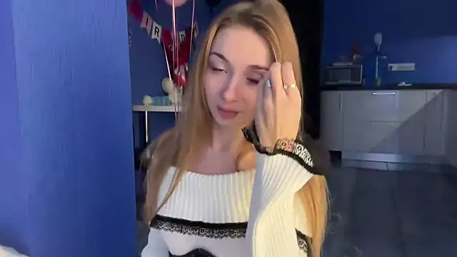 Snapshot of Jolienne chatting on December 3, 2025, 3:22 pm Jolienne online show from December 3, 2025, 3:22 pm