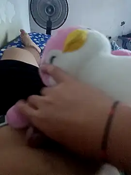 Snapshot of andrdosfn chatting on November 16, 2025, 8:02 pm andrdosfn online show from November 16, 2025, 8:02 pm