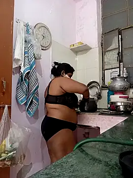 CUTE-LOVE-SWEETS online show from April 13, 2026, 4:00 pm