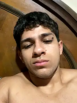 Snapshot of Benjxmin_077 chatting on November 18, 2025, 11:59 pm Benjxmin 077 online show from November 18, 2025, 11:59 pm