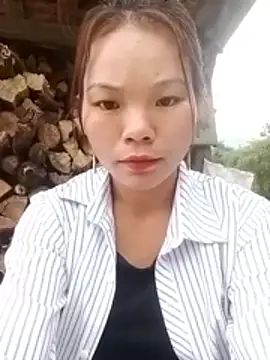 yu-zhen online show from December 17, 2025, 2:49 am