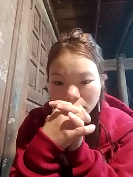 yu-zhen online show from November 18, 2025, 10:24 pm