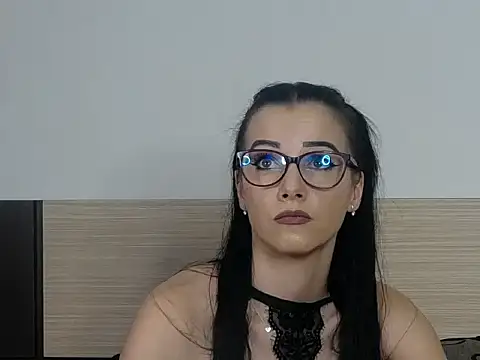 Snapshot of IvyCole chatting on February 5, 2026, 8:37 pm IvyCole online show from February 5, 2026, 8:37 pm