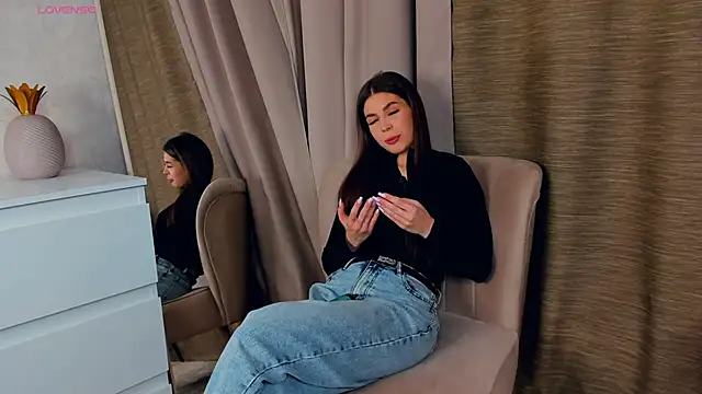 AnetteGamrath online show from November 18, 2025, 3:26 pm