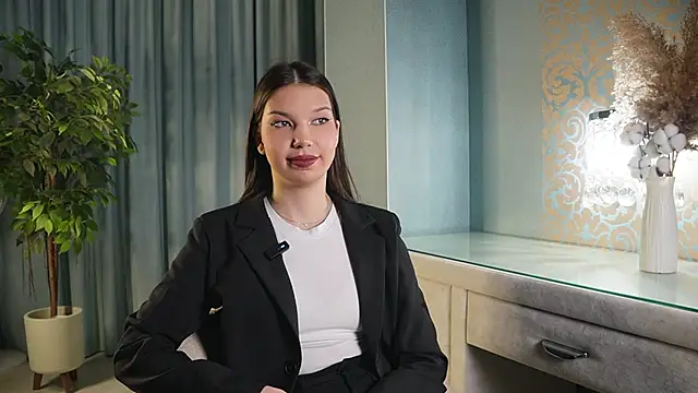 Snapshot of WendyArand chatting on November 18, 2025, 11:13 am WendyArand online show from November 18, 2025, 11:13 am