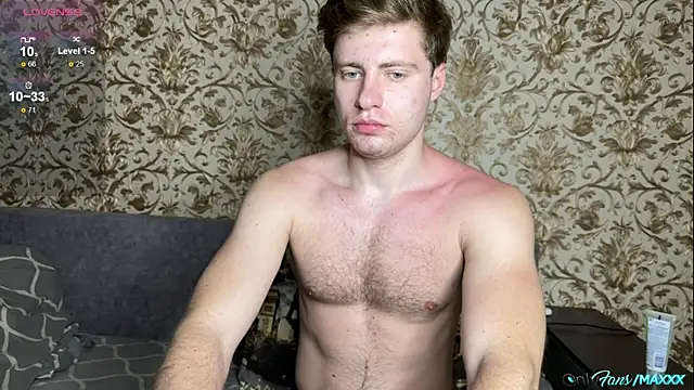 Maxhornyblondieman online show from May 20, 2026, 5:43 pm