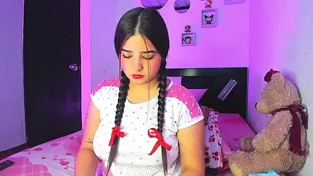 Babyhoney18 online show from January 13, 2026, 5:06 pm