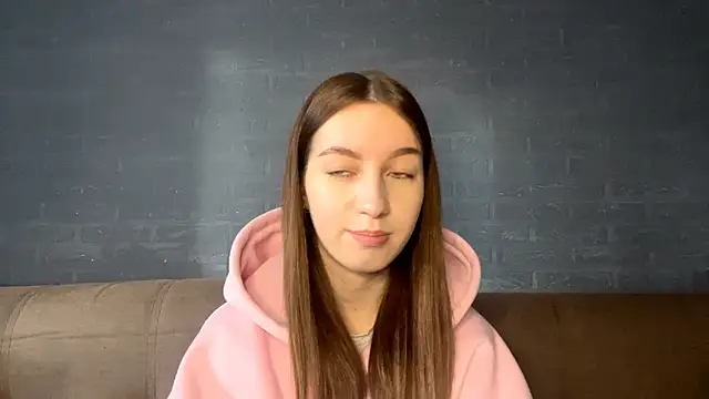 Snapshot of CindaWinn chatting on November 18, 2025, 8:17 am CindaWinn online show from November 18, 2025, 8:17 am