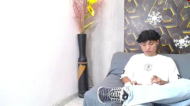 Snapshot of the_nugge chatting on December 20, 2025, 8:01 pm the nugge online show from December 20, 2025, 8:01 pm