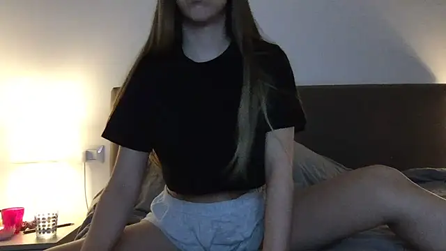 Martimartinaxx online show from May 6, 2026, 7:40 pm