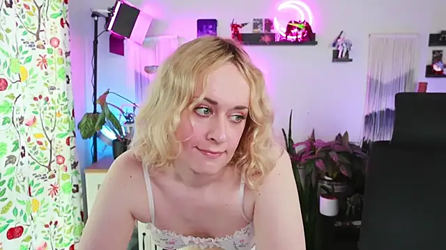 xzoeyryanx online show from May 15, 2026, 6:28 pm